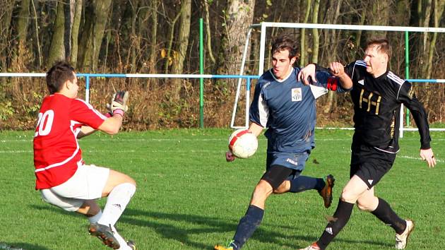 BRAVO! Horní Podluží (v modrém) vyhráli 3:0 v Přestanově.