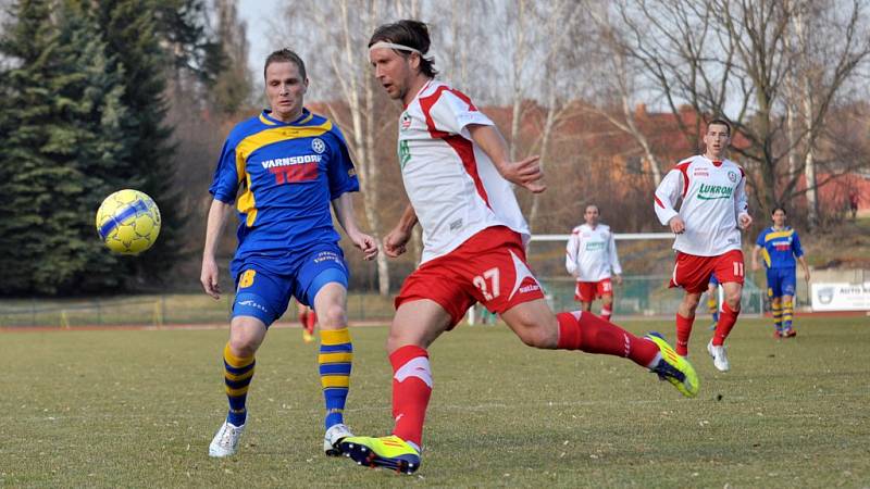 PARÁDA. FK Varnsdorf (v modrém) doma porazil 2:0 zlínskou Tescomu.