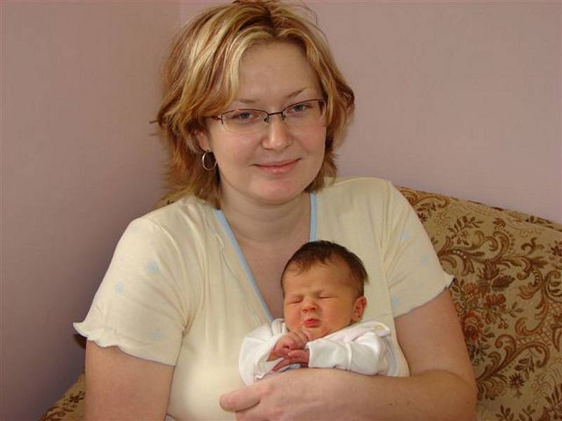 Haně Kalubové z Dolní Poustevny se 28. února ve 14.15 narodila v rumburské porodnici dcera Hana. Měřiila 49 cm a vážila 3,60 kg.