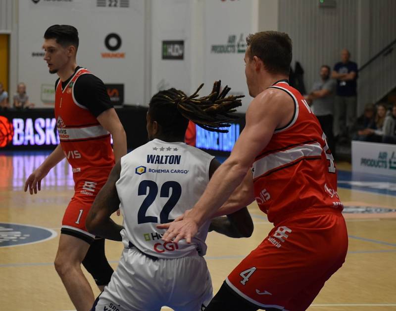 Děčínští basketbalisté doma porazili Pardubice.