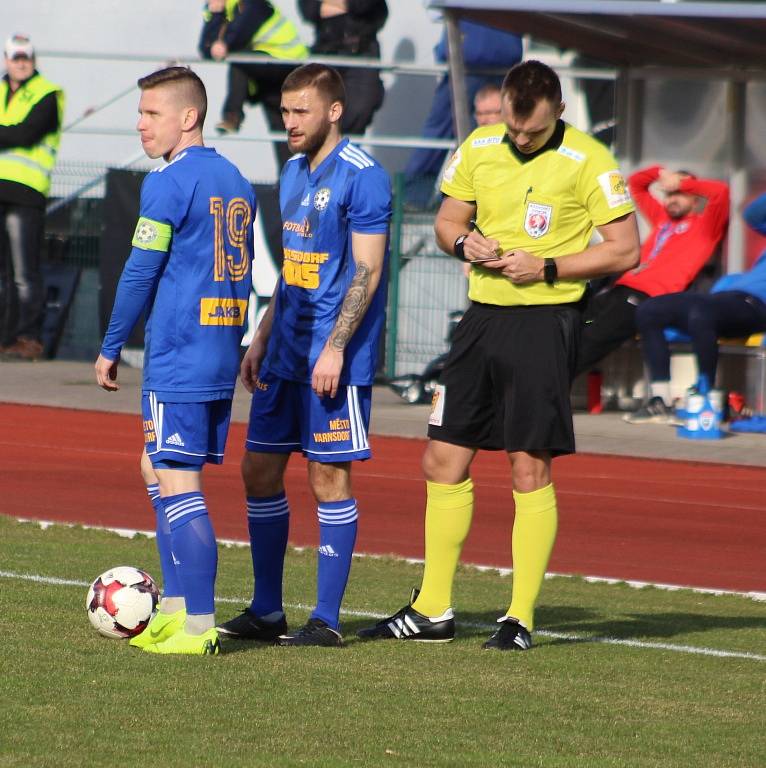 REMÍZA. Varnsdorf (v modrém) hrál s Vítkovicemi 0:0.