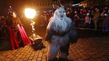 Po náměstí v Benešově nad Ploučnicí se proháněli čerti krampusáci