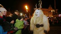 Po náměstí v Benešově nad Ploučnicí se proháněli čerti krampusáci