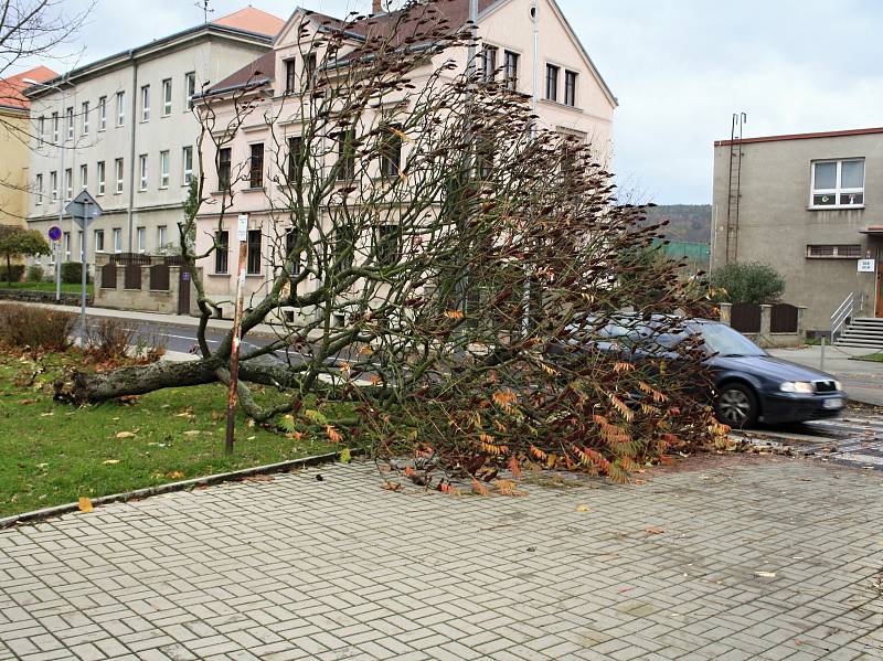 Vichřice řádila i na Starém Městě v Děčíně.