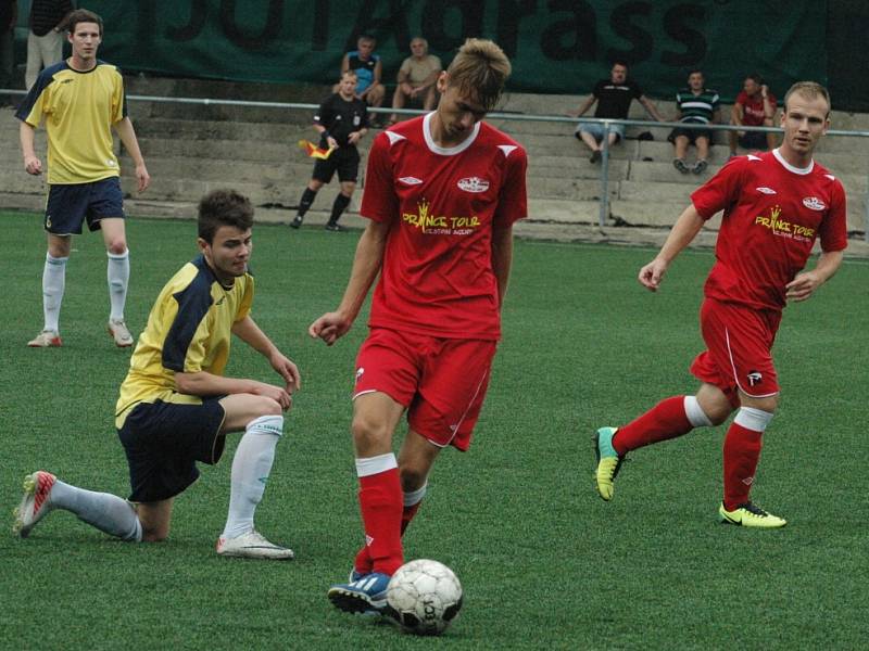 DĚČÍNSKÝ JUNIOR (v červeném) porazil Blšany 7:2.