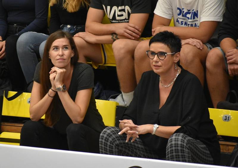 Diváci na basketbalovém utkání Děčín - Ostrava.