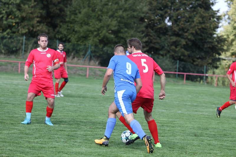 JIŘÍKOV (červené dresy) doma udolal Chabařovice 2:1.