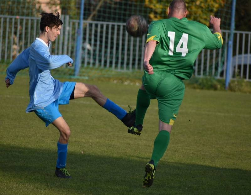 Malšovice B (zelené dresy) v rámci okresní soutěže doma porazily Českou Kamenici B 6:0.