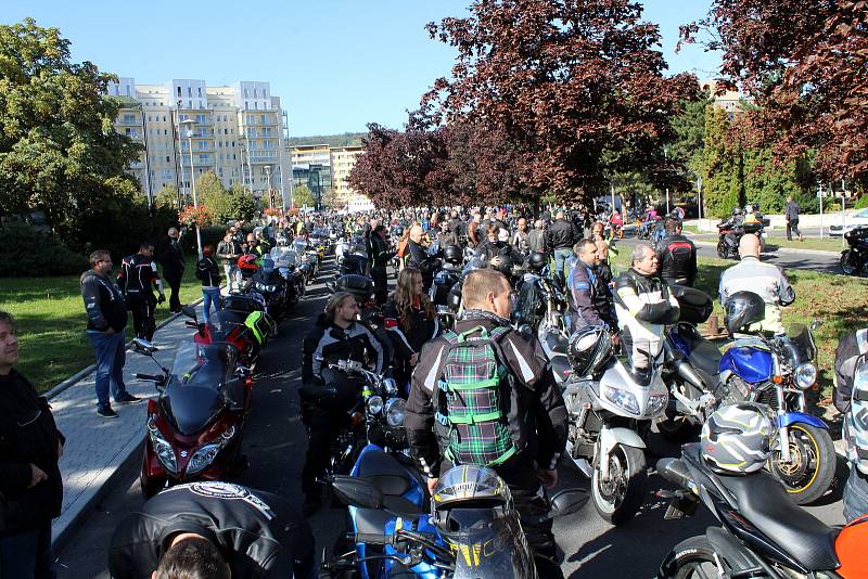 V sobotu se nejen na Mostecku uskutečnila spanilá jízda motorkářů UniRiders, která finančně pomohla třem těžce nemocným dětem.