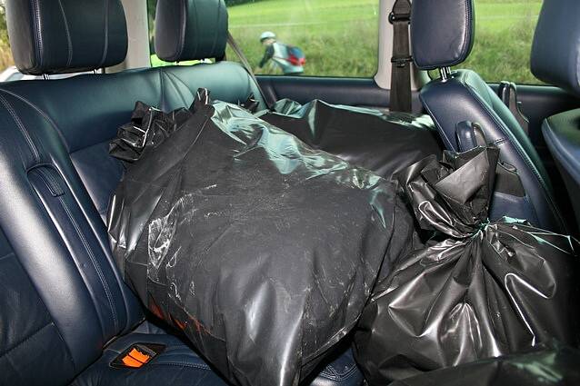 Policisté v České Kamenici objevili přes 30 kg sušené marihuany v autě.