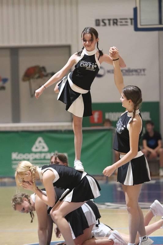 Basketbalisté Děčína doma porazili Ostravu a nadále drží v Kooperativa NBL první místo.