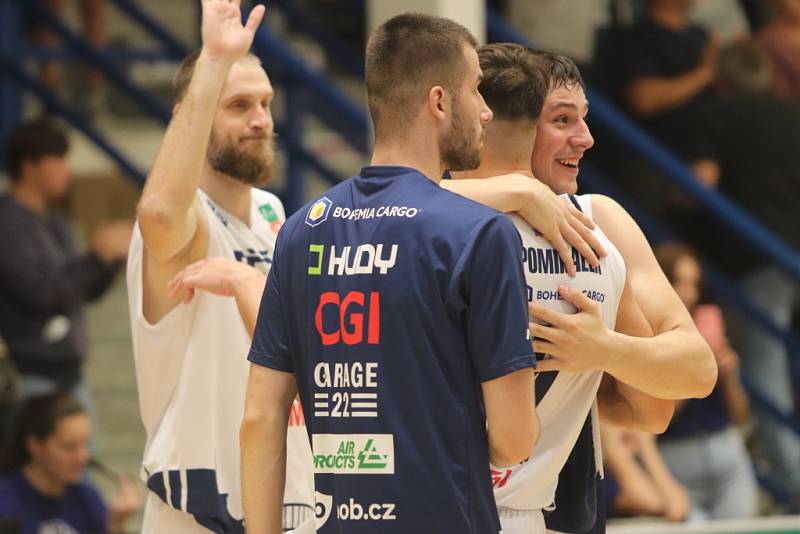 Basketbalisté Děčína doma porazili Ostravu a nadále drží v Kooperativa NBL první místo.