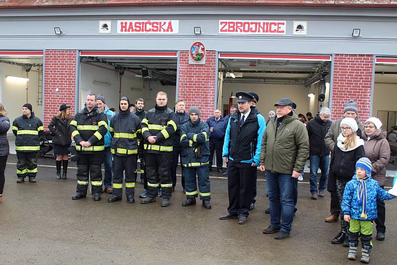 Jiříkovští hasiči mají opravenou zbrojnici.