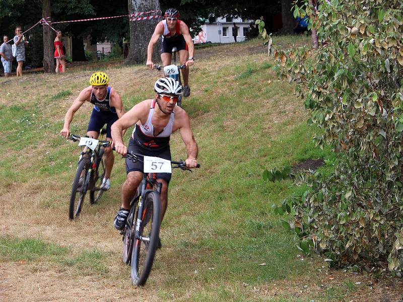 Triatlon Železný knedlík 2018 absolvovalo téměř 120 závodníků.