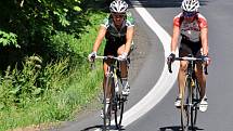 Tři, dva, jedna, start! Tour de Feminin zvedla oponu, největší cyklistický podnik v dějinách země má za sebou ostrý úvod. 