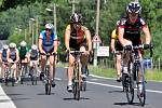 Tři, dva, jedna, start! Tour de Feminin zvedla oponu, největší cyklistický podnik v dějinách země má za sebou ostrý úvod. 