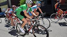 Tři, dva, jedna, start! Tour de Feminin zvedla oponu, největší cyklistický podnik v dějinách země má za sebou ostrý úvod. 