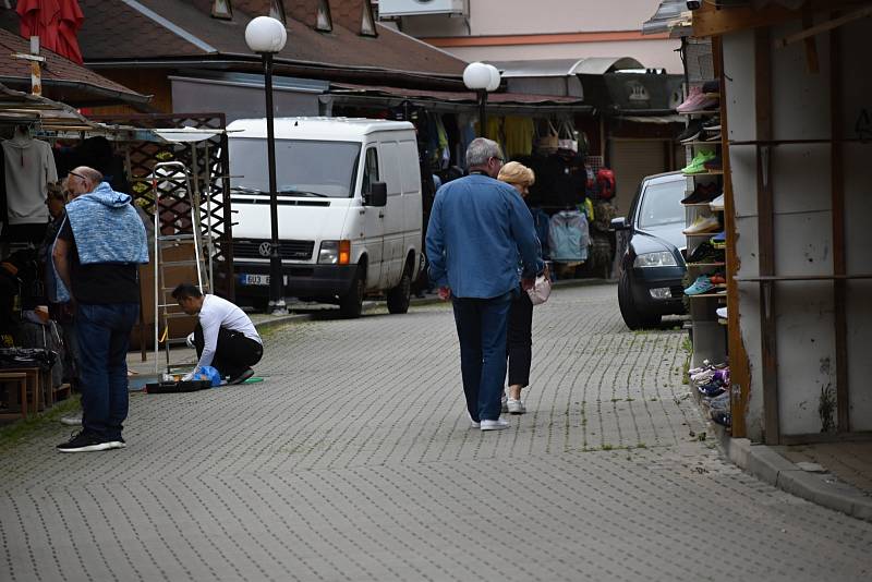 Poprvé po téměř čtvrt roce mohli turisté projet hraničním přechodem ve Hřensku, které se již probouzí k životu