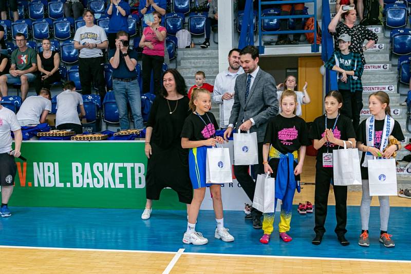 Slavnostní zakončení Vividbooks Národního finále U 11 dívek v basketbalu. Vítězství urvaly dívky z Hradce Králové.