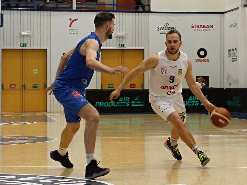 První zápas čtvrtfinále basketbalové ligy mezi Děčínem a Opavou.