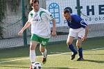 HLADKOU výhru si na své konto připsali fotbalisté Junioru Děčín (v bílém), když porazili Roudnici B 3:0.