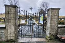 Ve Šluknově opraví bránu na hřbitov v Království.