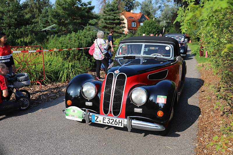 Krásnou Lípou projel závod automobilových veteránů Sachsen Classic