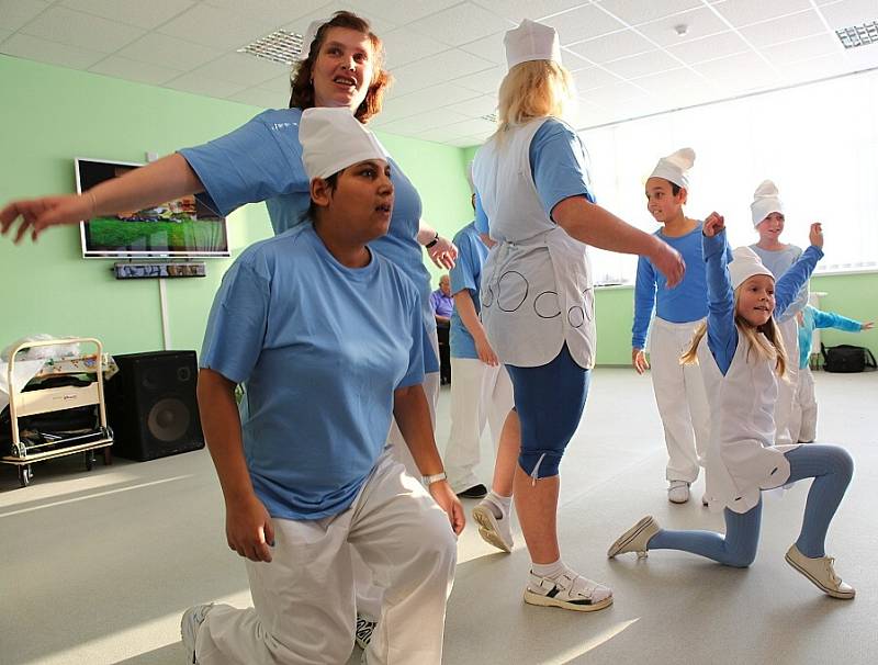 Zdravotně postižené ze Severky těší děti  z Jiříkova již neuvěřitelných deset let.