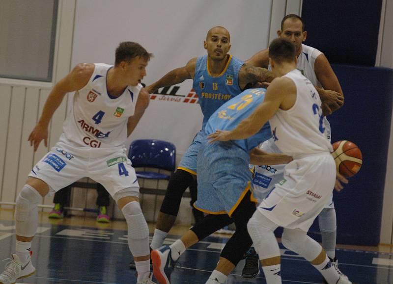 PARÁDA! Děčínští basketbalisté doma jasně porazili Prostějov.