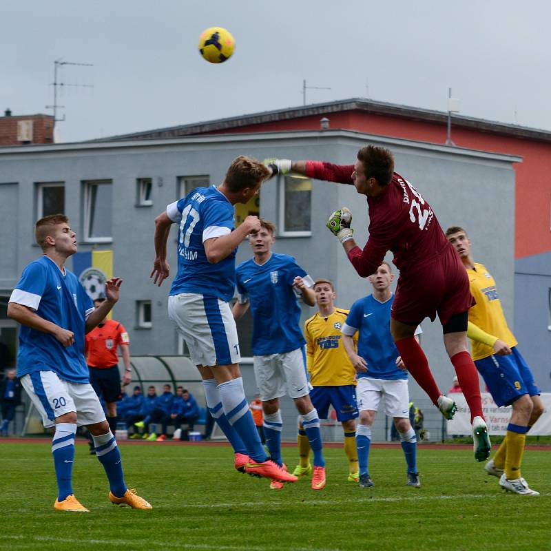 VARNSDORF (ve žlutém) doma nezaváhal a porazil Vlašim 2:0.