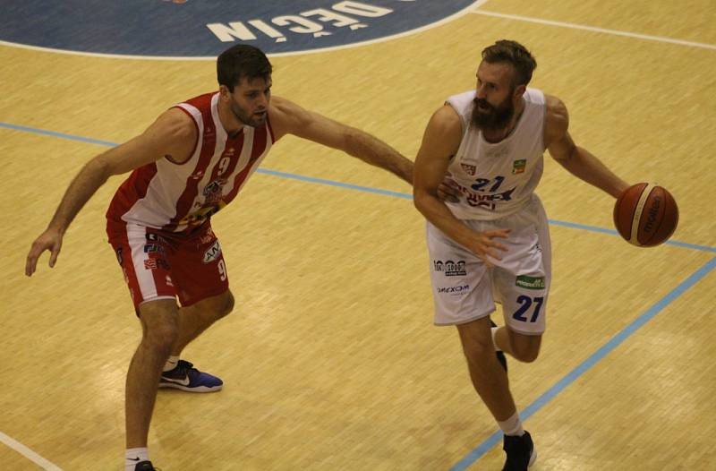 BYLY TO NERVY! Děčínští basketbalisté doma porazili Pardubice 74:73.