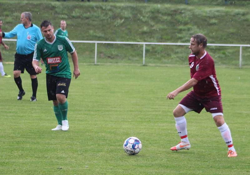 ŠKODA. Heřmanov (fialové dresy) doma podlehl 2:3 Pokraticím.