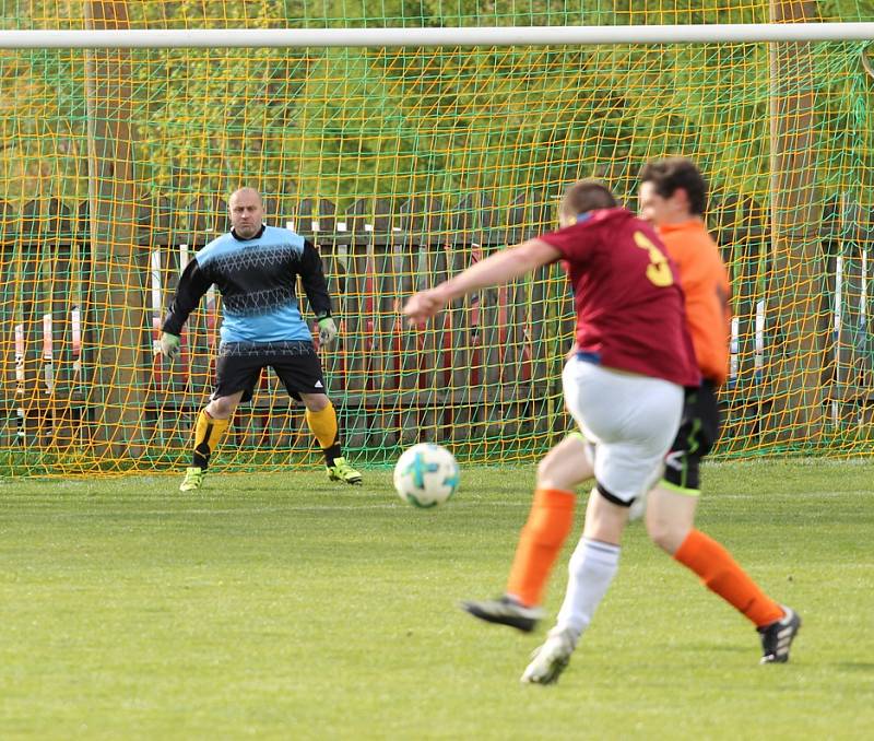 NEDOHRÁLO SE. Utkání Dolní Podluží - Huntířov bylo za stavu 2:0 předčasně ukončeno.