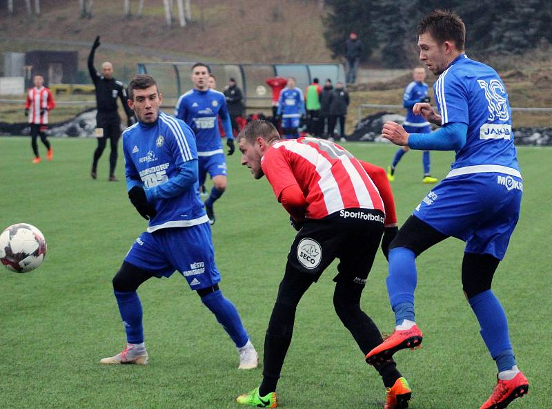 REMÍZA. Varnsdorf (v modrém) hrál s Viktorkou Žižkov 1:1.