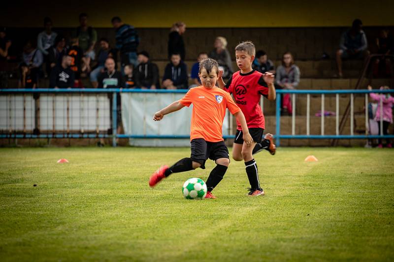 FINÁLE. Ti nejmenší fotbalisté bojovali v Březinách o titul okresního přeborníka.