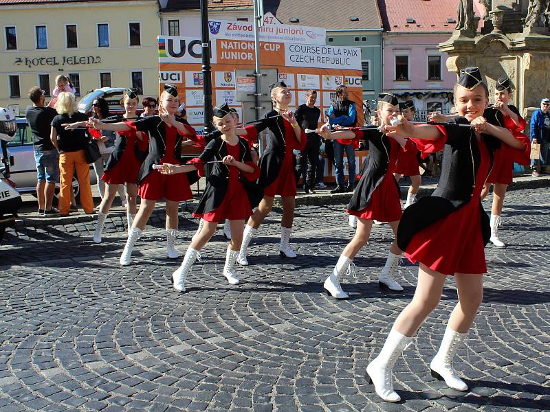 Start závěrečné etapy Závodu míru juniorů v Benešově nad Ploučnicí.