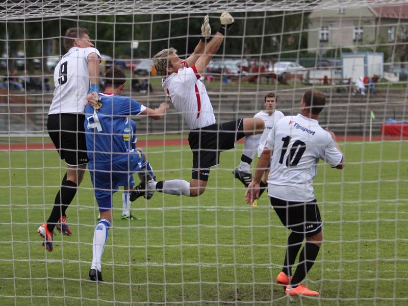 SUPER. Junior Děčín (v modrém) vyhrála v Krupce 3:2.