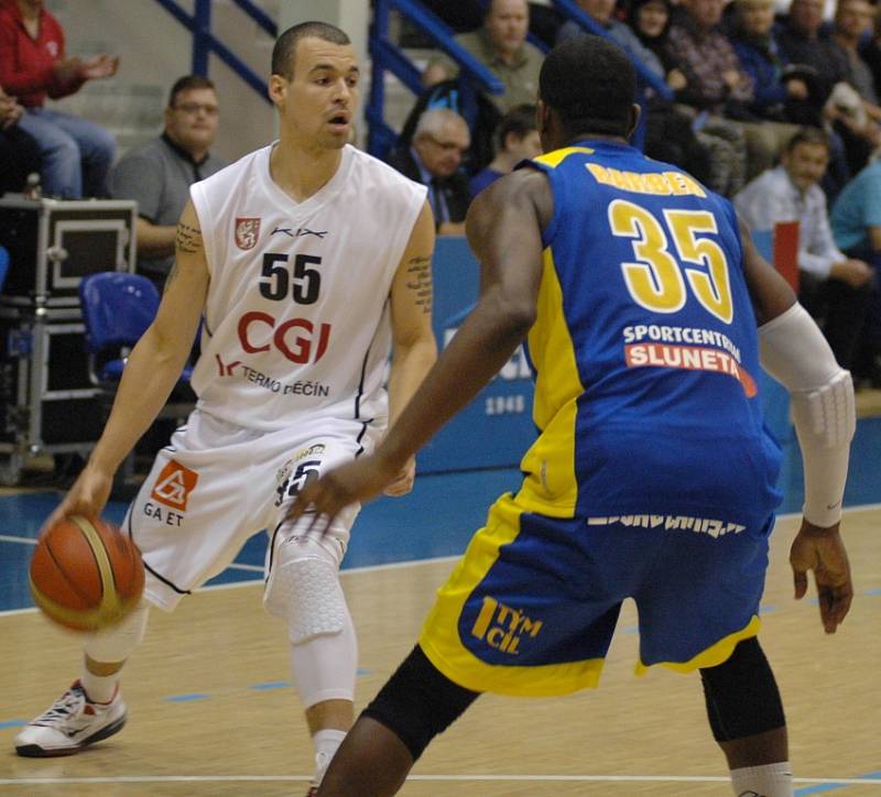 DĚČÍN ZVLÁDL DERBY I PODRUHÉ, doma porazil Ústí nad Labem 90:72.