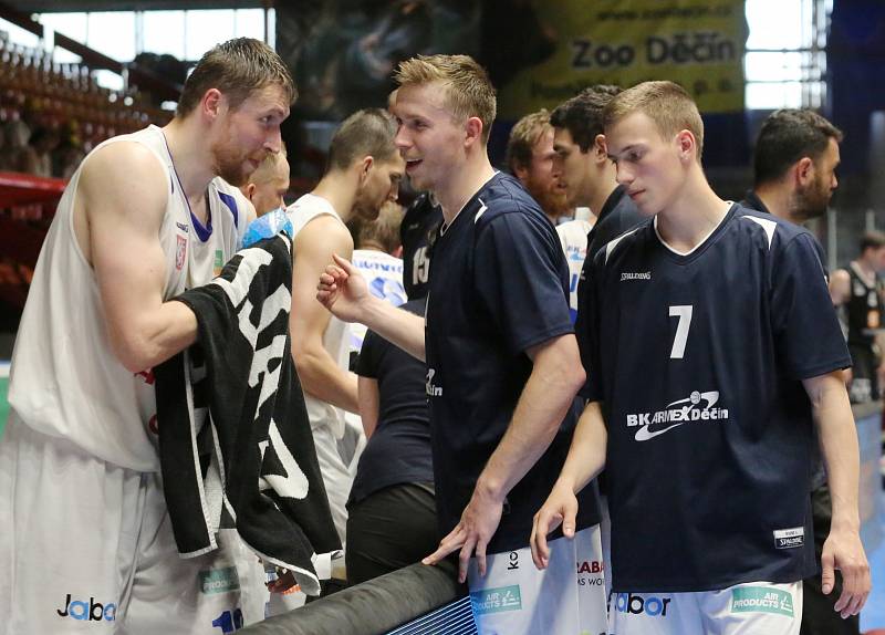 První finálové utkání basketbalové ligy se hrálo na děčínském zimním stadionu. Válečníci se utkali s Nymburkem.