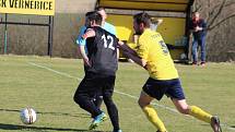 DOMA ZTRATILY Verneřice (v černém), které podlehly 0:1 Markvarticím.