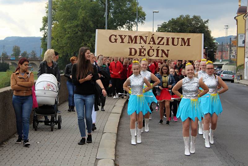 Oslavy 120 let děčínského gymnázia začaly v pátek Nemajálesem