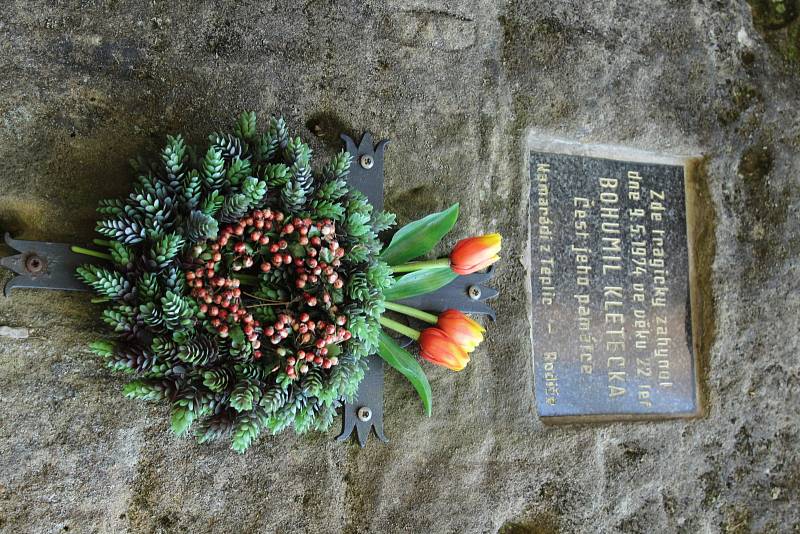 Vášniví turisté zahájili sezonu v národním parku několikakilometrovým výletem.