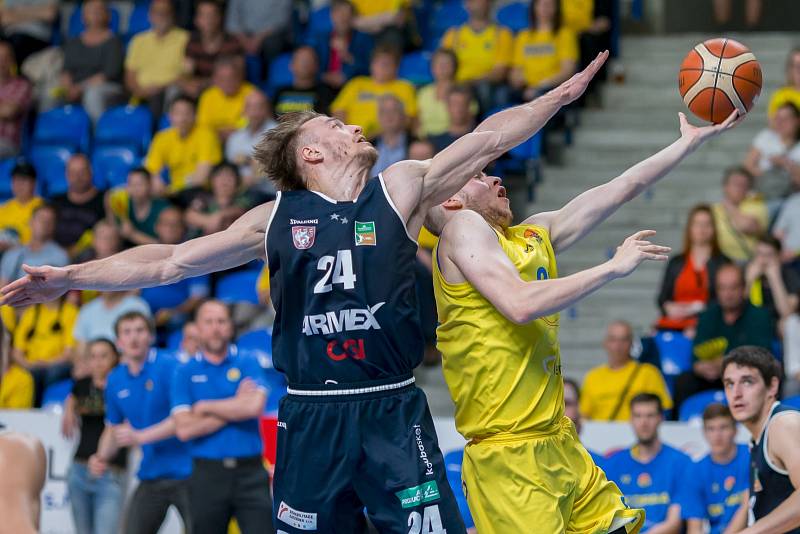 Z OPAVY BEZ VÝHRY. Děčínští basketbalisté prohráli na půdě soupeře i druhý zápas, stav série je 2:2.