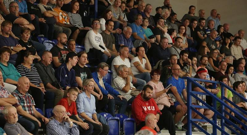 JASNÁ PORÁŽKA. Děčínští basketbalisté doma nestíhali, Opavě podlehli 63:87.