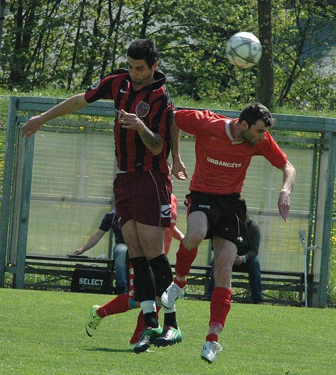 PARÁDA! Union Děčín (pruhované dresy) doma porazil Soběchleby 4:0.