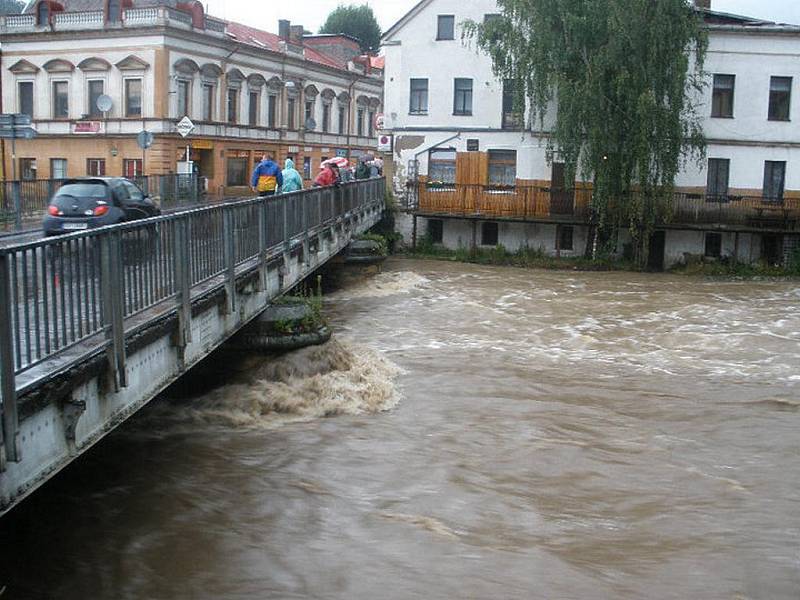 Velká voda v Benešově nad Ploučnicí.