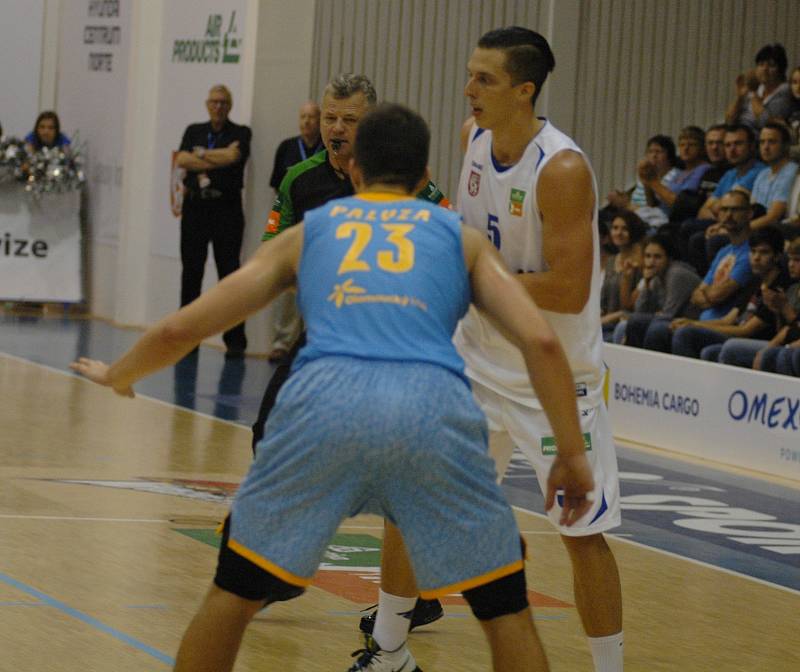 PARÁDA! Děčínští basketbalisté doma jasně porazili Prostějov.