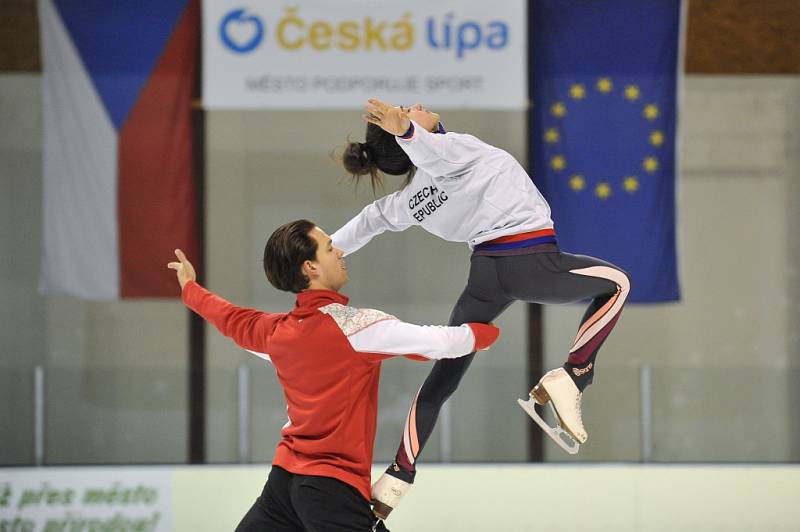 REPREZENTANTI. Český pár Cortney Mansour a Michal Češka při tréninku v České Lípě.