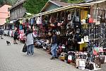 Turisté se do Hřenska vrací po požáru jen velmi pozvolna