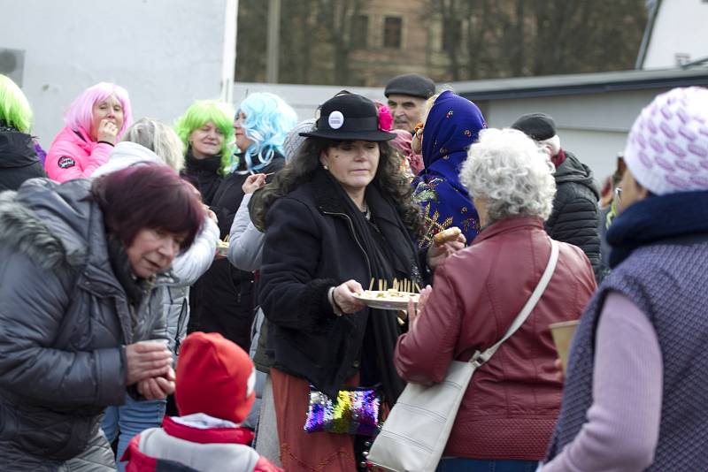 Krásnou Lípou prošel masopustní průvod.